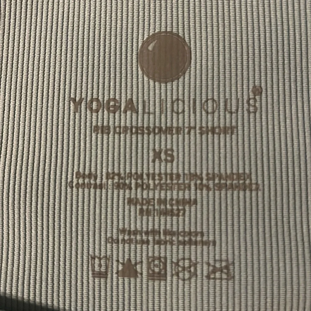 Yogalicious Rib Crossover 7” shorts - Size XS - Picture 5 of 5